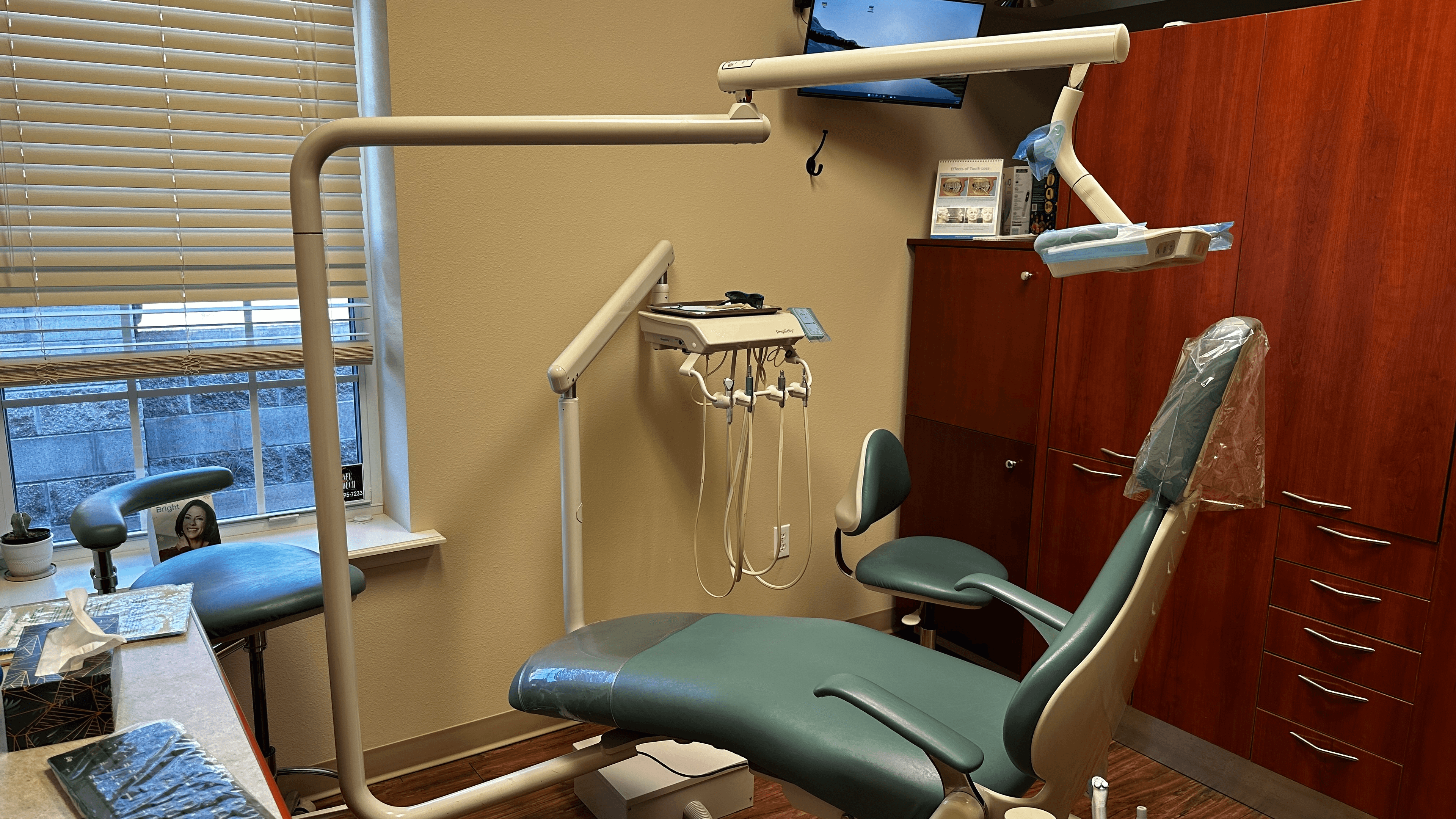 Treatment room at Wayside Family Dental — where Dr. Onyski uses the equipment